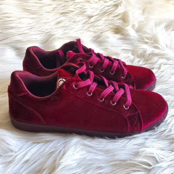 Marc Ecko Unlimited Girl's Wine Red Lace Up Velour Sneaker SZ 4 - Picture 1 of 10